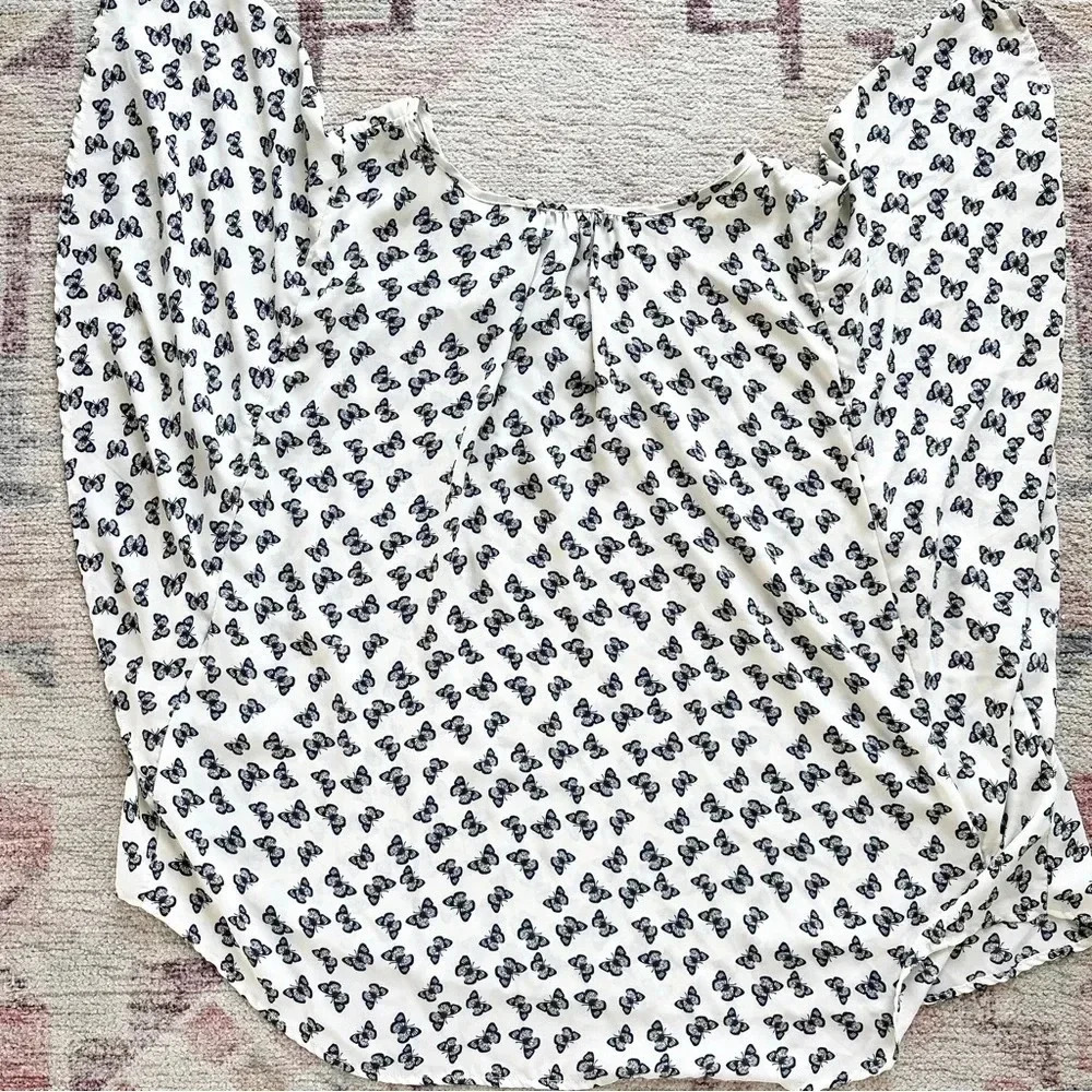 Karen Kane• Butterfly blouse - Picture 4 of 4